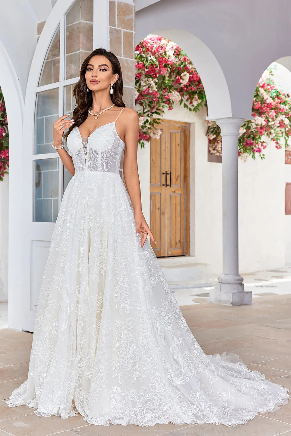 Affascinante A Line Spaghetti Straps Albicocca Abito da sposa lungo con Sweep Train