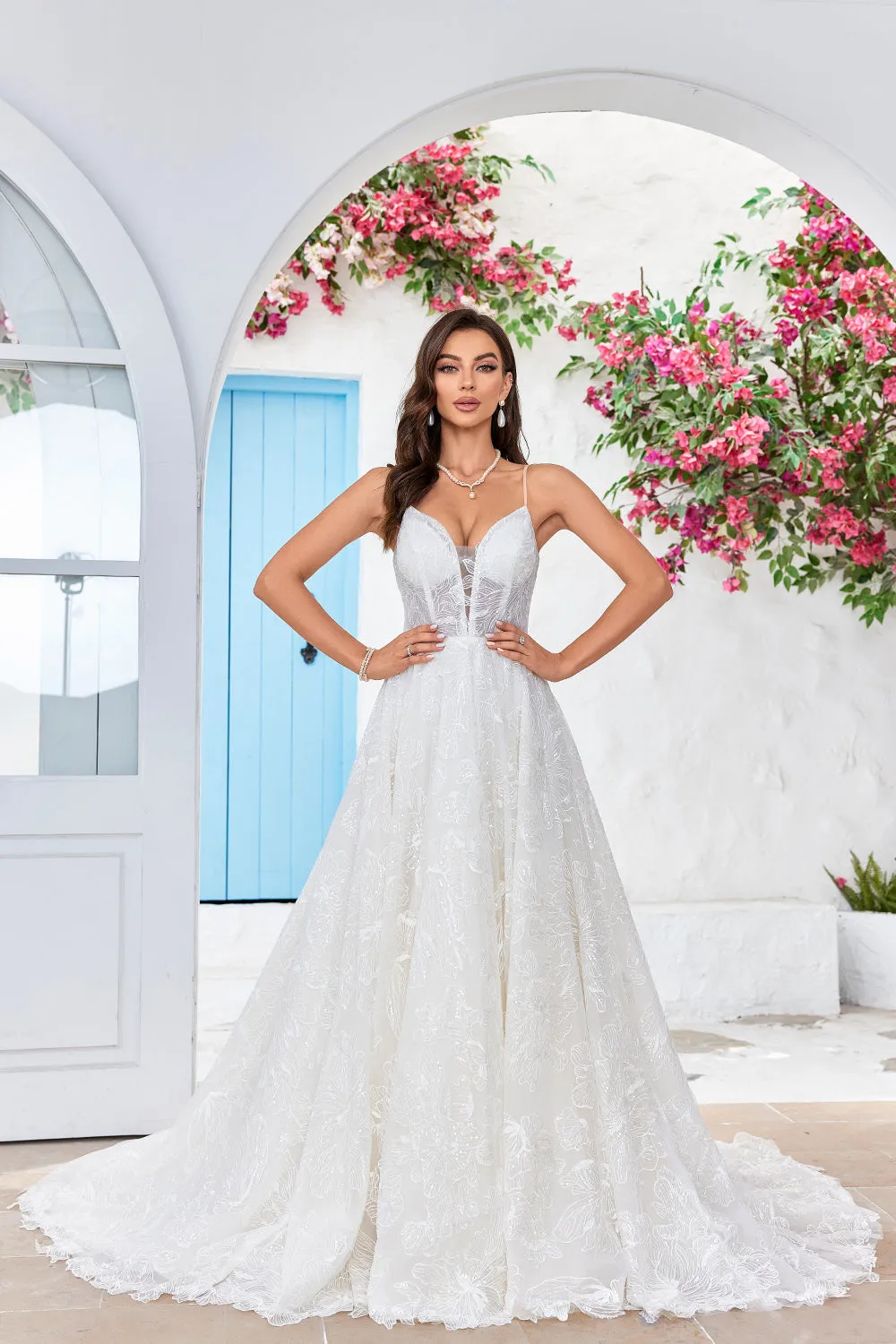 Affascinante A Line Spaghetti Straps Albicocca Abito da sposa lungo con Sweep Train